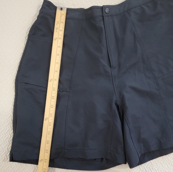 L.L. Bean Black Bike Shorts Size Large Activewear Built In Padded Shorts Lining - Picture 5 of 14